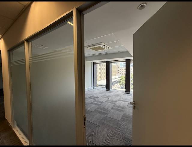 762M² OFFICE TO LET IN FORESHORE